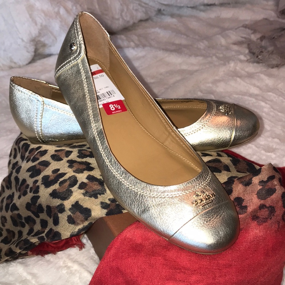 Gold ballet flats. NEW!